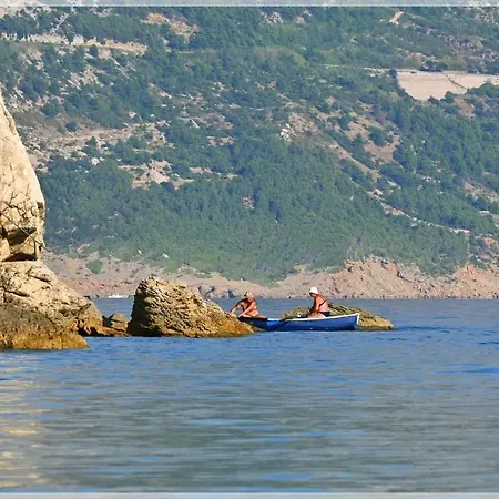 Hébergement de vacances Entire With A Swimming Pool For 12 In