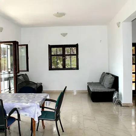 Entire With A Swimming Pool For 12 In Marusici (Split-Dalmatia)