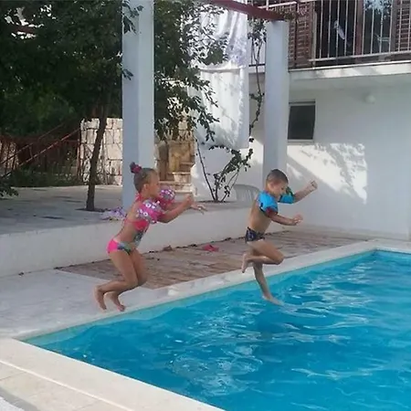 Entire With A Swimming Pool For 12 In Hébergement de vacances Marusici (Split-Dalmatia)