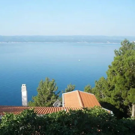 Hébergement de vacances Entire With A Swimming Pool For 12 In