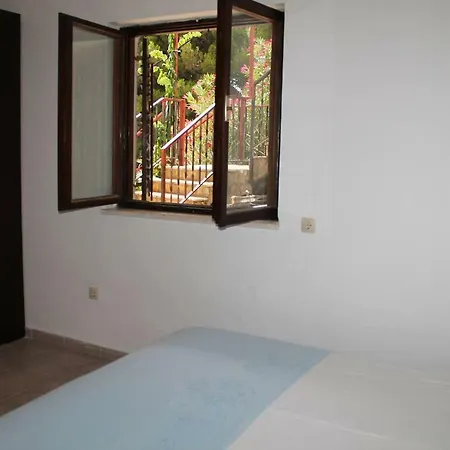 Entire With A Swimming Pool For 12 In Hébergement de vacances Marusici (Split-Dalmatia)