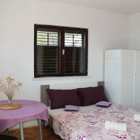 Entire With A Swimming Pool For 12 In * Marusici (Split-Dalmatia)
