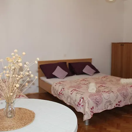 Entire With A Swimming Pool For 12 In Hébergement de vacances *