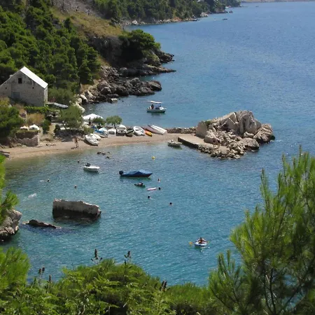 Entire With A Swimming Pool For 12 In Hébergement de vacances